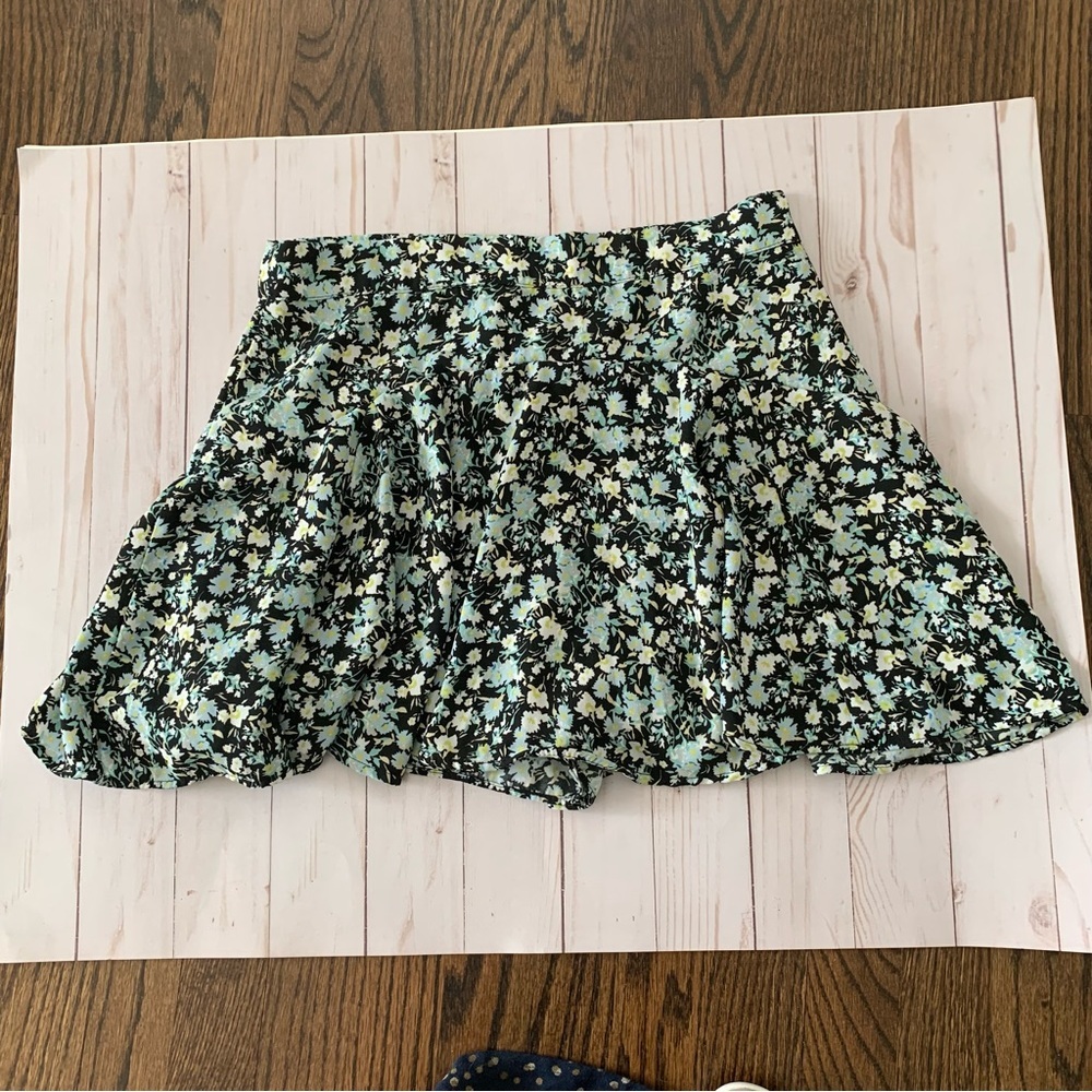 ZARA Floral Skort Size Large